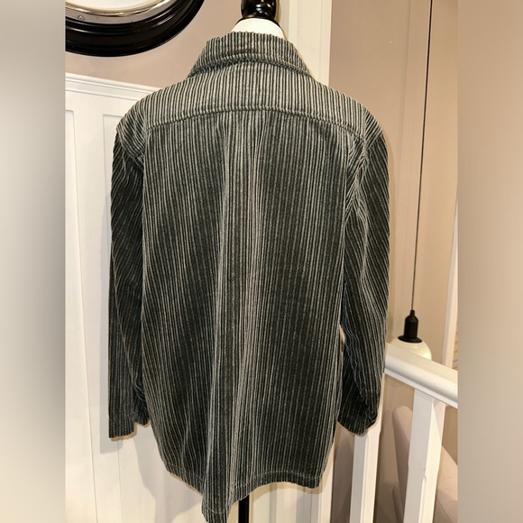 Vintage corduroy jacket in excellent pre-loved condition - Picture 2 of 8